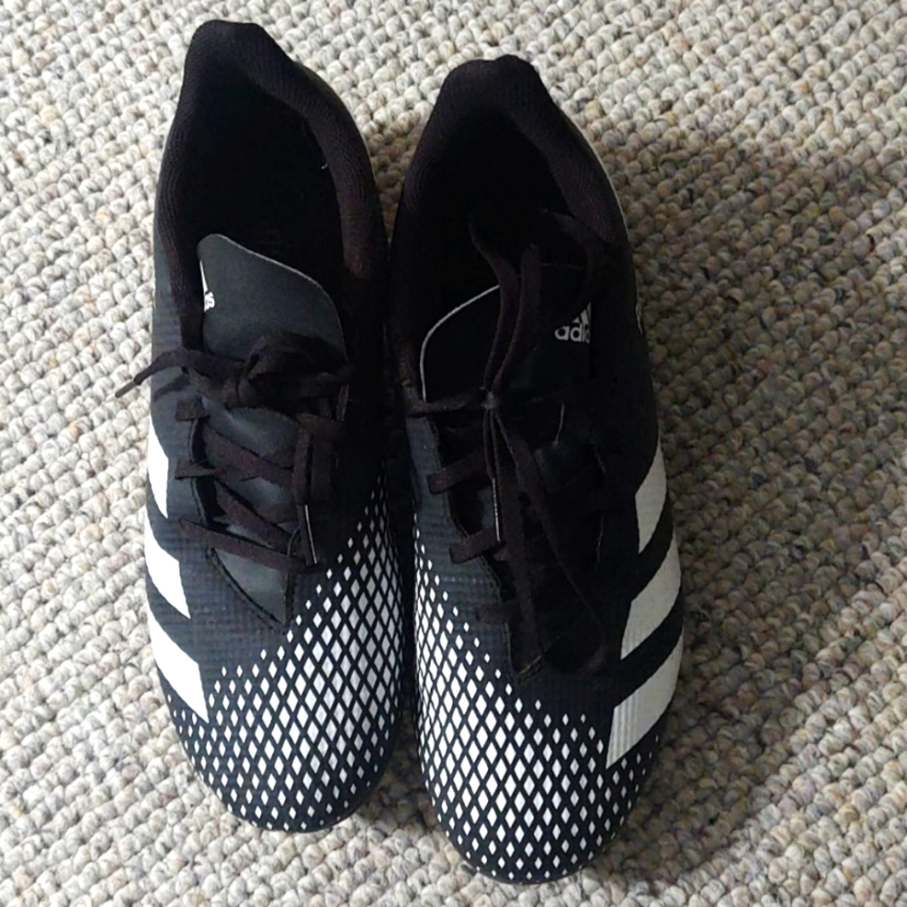 Soccer shoes